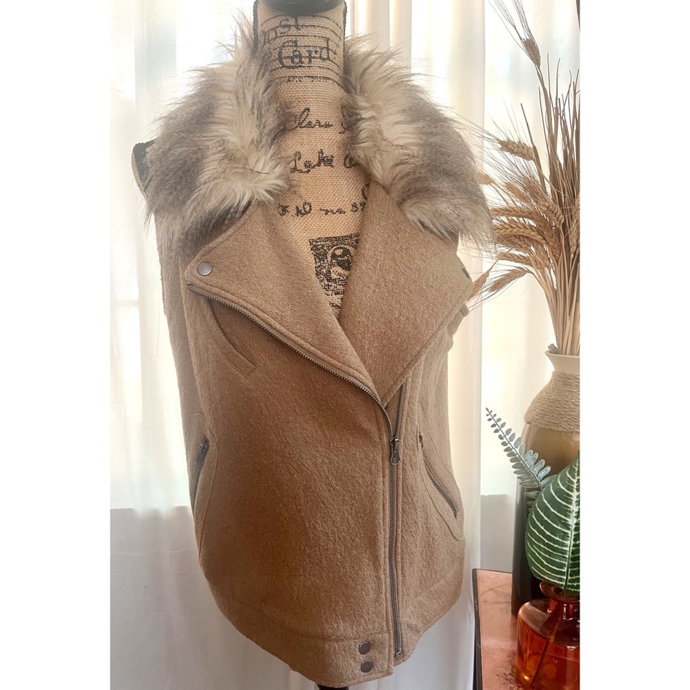 Anna Grace Y2K Style Faux Fur Collar Vest